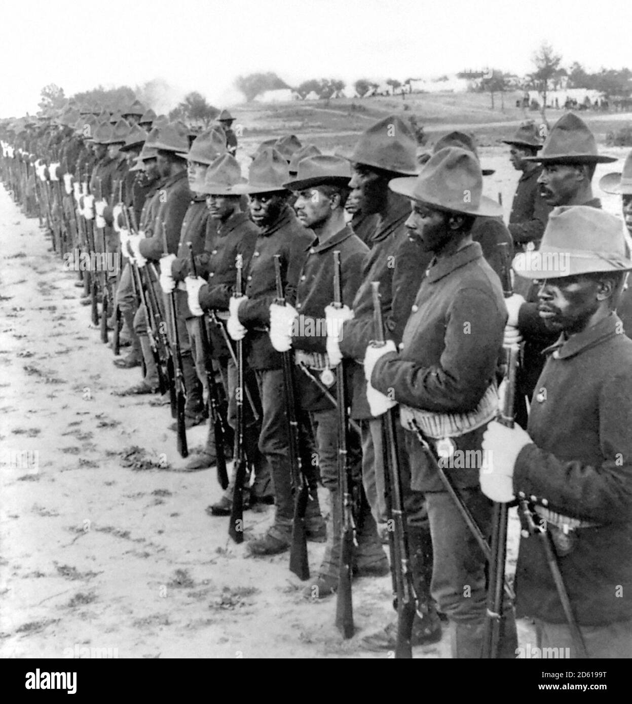 Los soldados búfalos de la 10ª Caballería en Cuba durante la Guerra Española Americana, 1898 Foto de stock