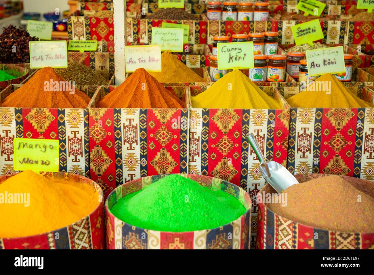 Especias turcas en venta en Bazar, Antalya, Turquía Foto de stock