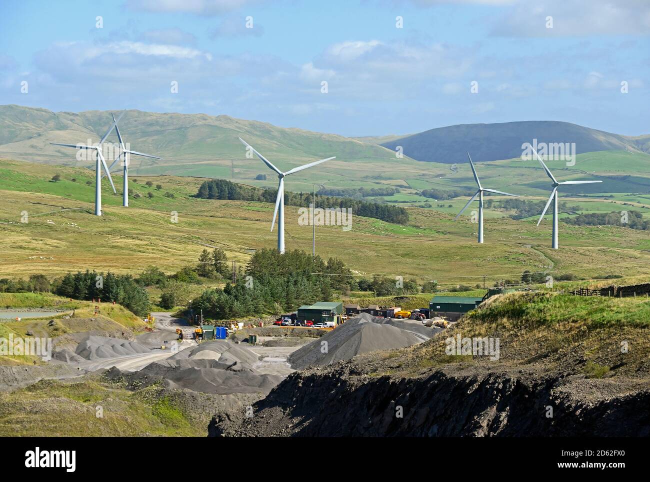 Roan Edge Quarry, Cemex Reino Unido, New Hutton, Kendal y Lambrigg Wind Farm. Cumbria, Inglaterra, Reino Unido, Europa. Foto de stock