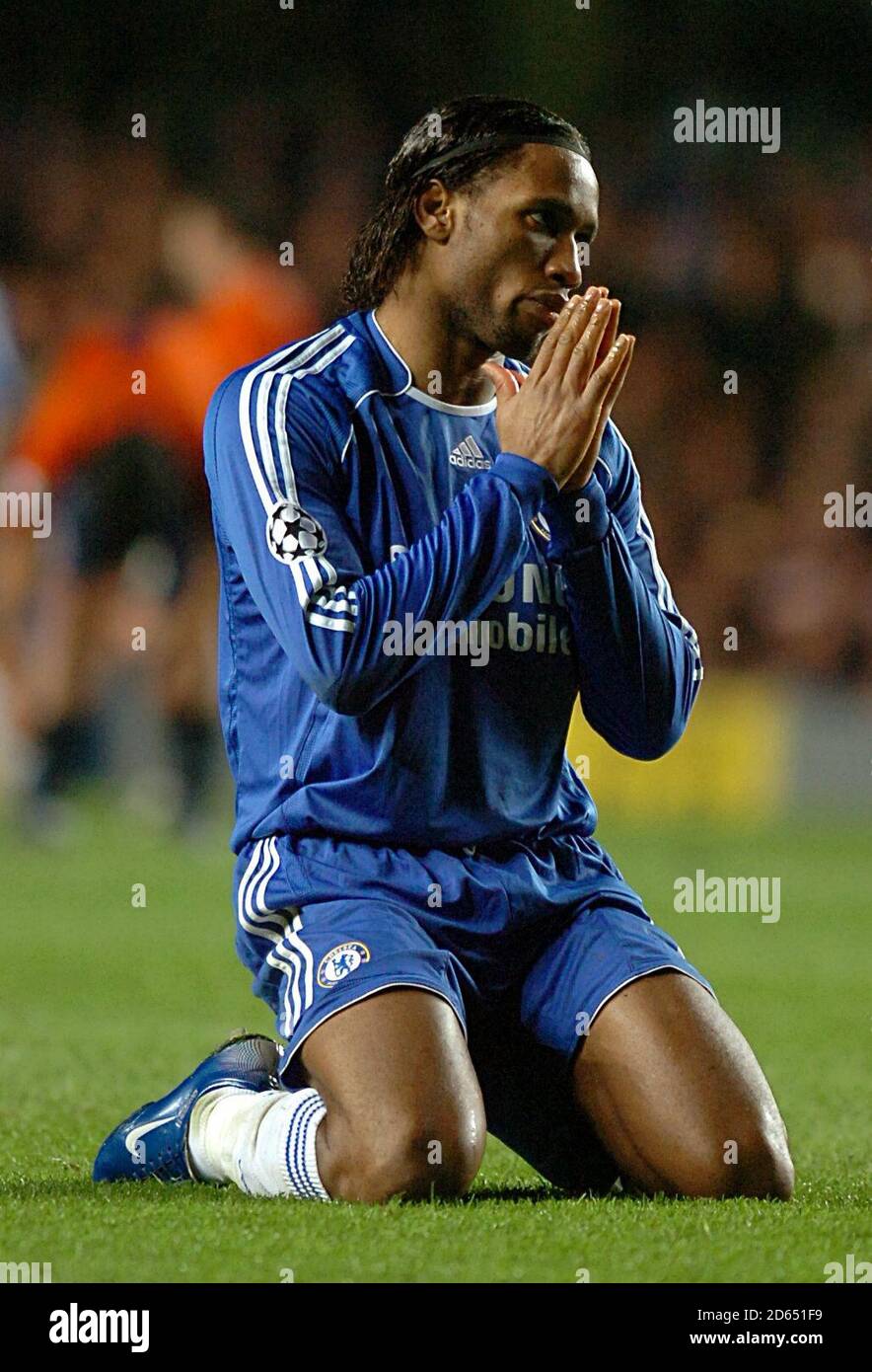 detalles Pórtico comestible Didier Drogba del Chelsea arruina una oportunidad perdida Fotografía de  stock - Alamy