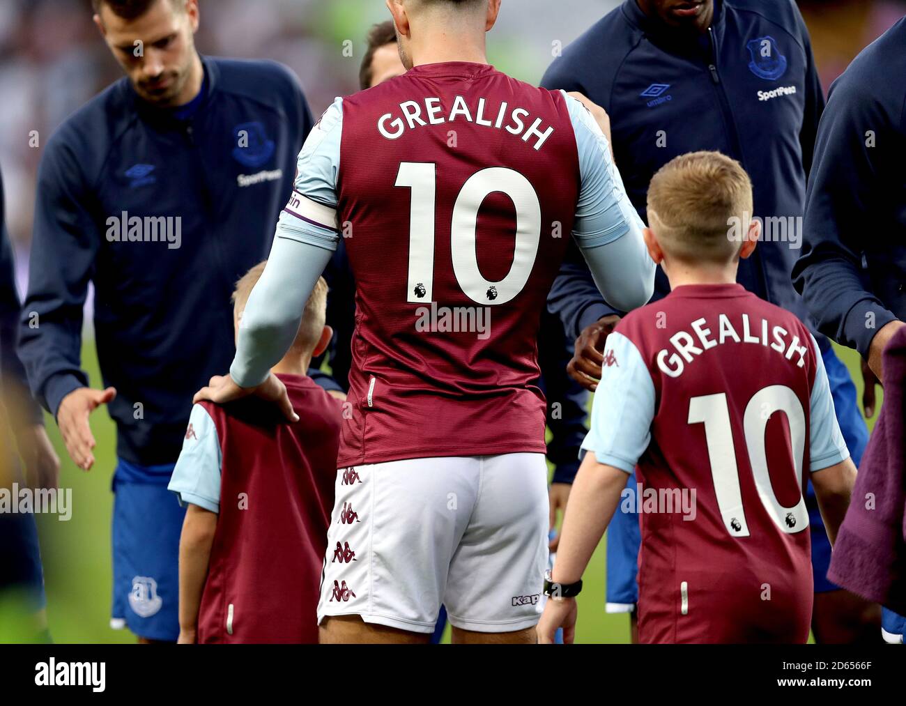 Aston Villa's Jack Grealish con cunas antes de empezar Foto de stock