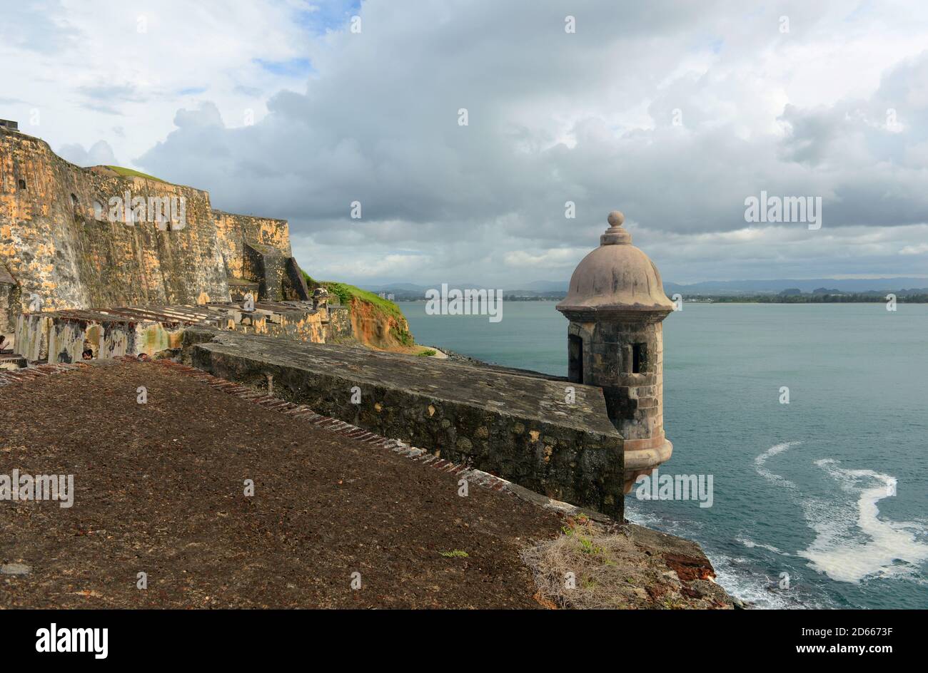 Castillo San Felipe del Morro el Morro Sentry Box, San Juan, Puerto Rico. Castillo San Felipe del Morro es declarado Patrimonio de la Humanidad por la UNESCO si Foto de stock