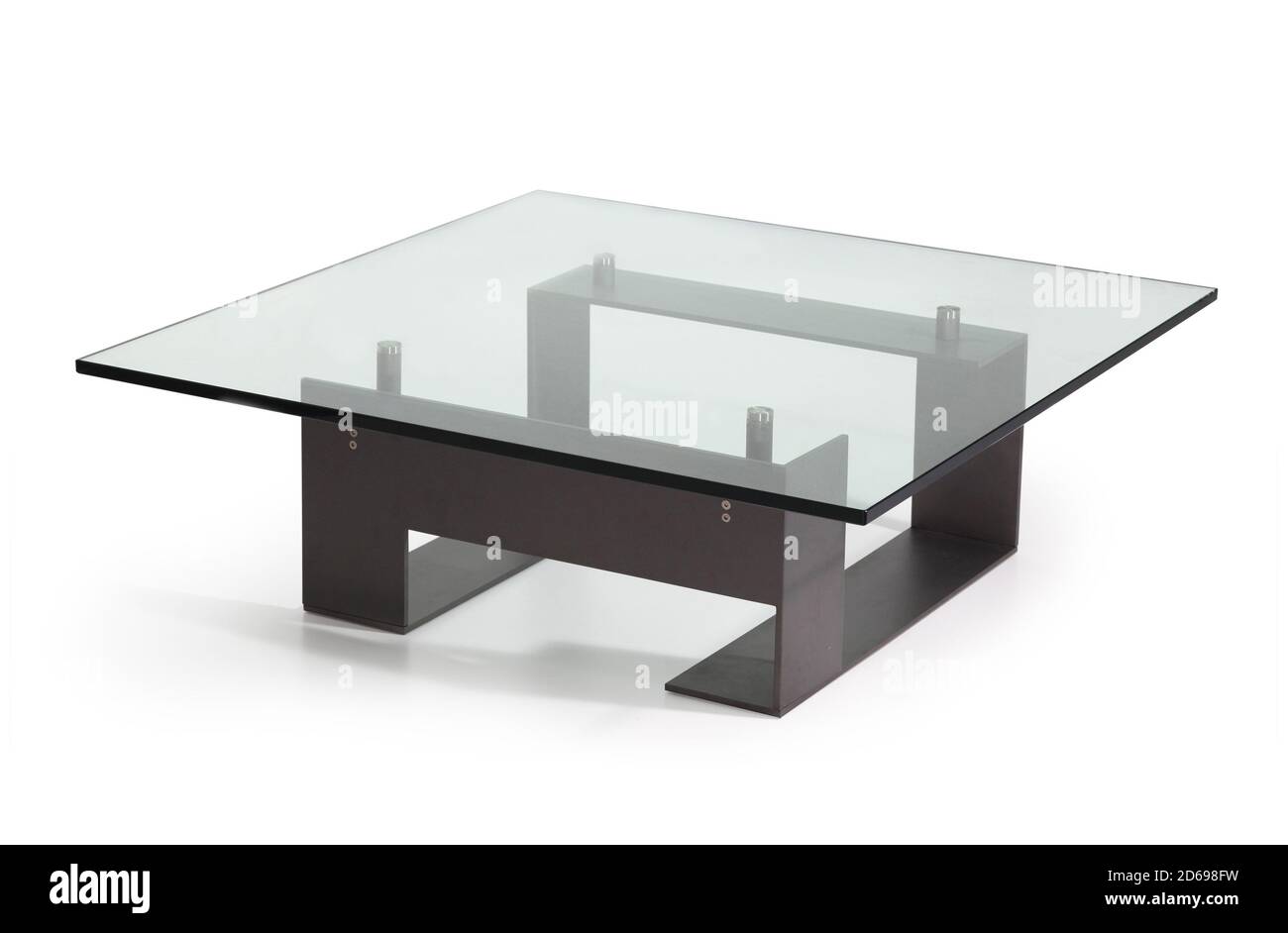 Forma cuadrada mesa de café moderna sobre fondo blanco Foto de stock