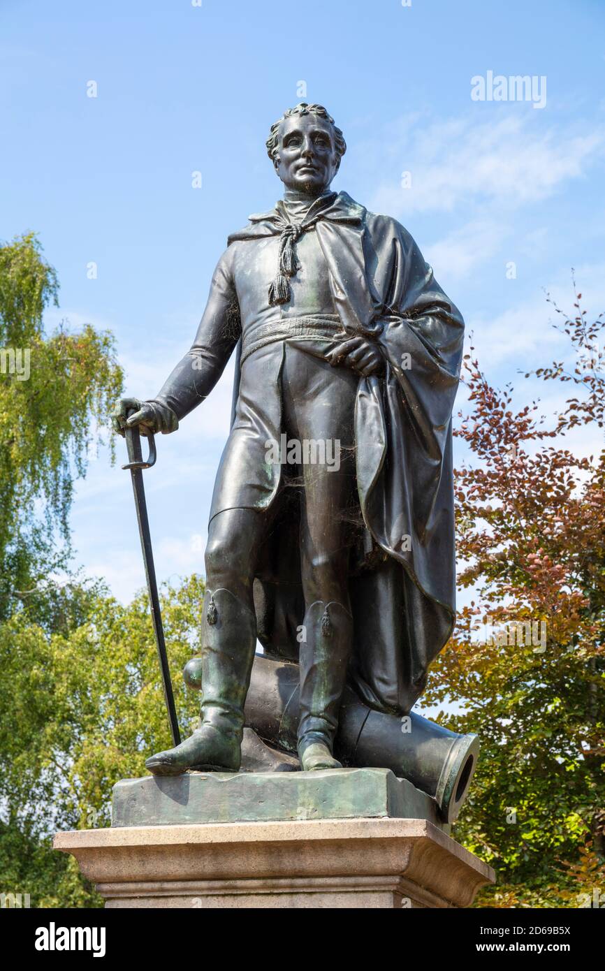 Estatua del primer duque de Wellington estatua Arthur Wellesley Por George Gammon Adams en la Catedral cerca Norwich Norfolk este Anglia Inglaterra Reino Unido GB Foto de stock