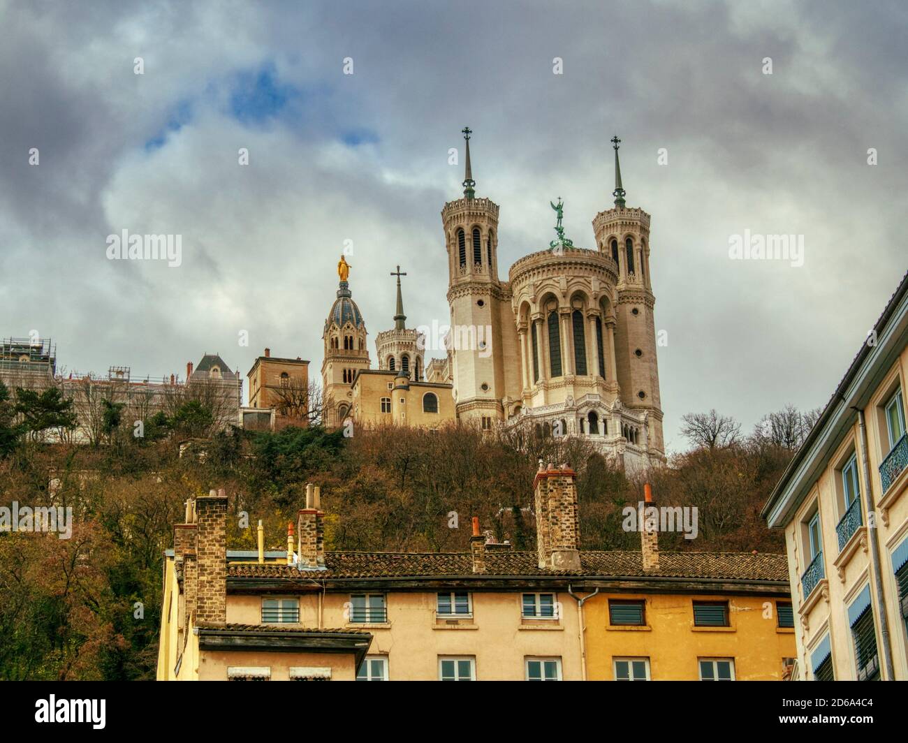 Notre Dame de Fourviere Basilica, Lyon, Auvergne-Rh'ne-Alpes, Francia. Foto de stock