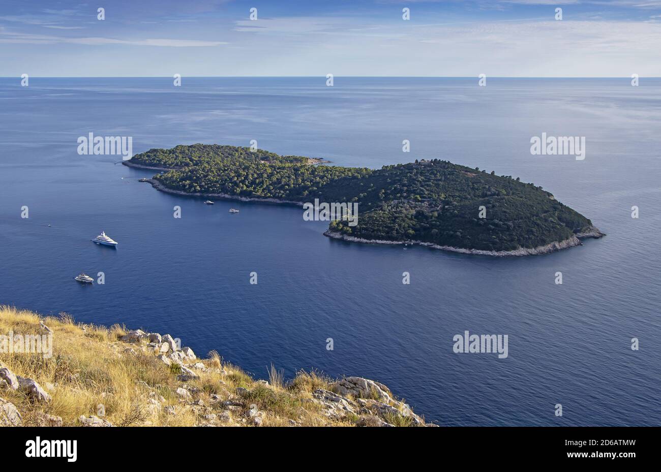 Vista aérea de la isla Lokrum cerca de Dubrovnik, Croacia Foto de stock