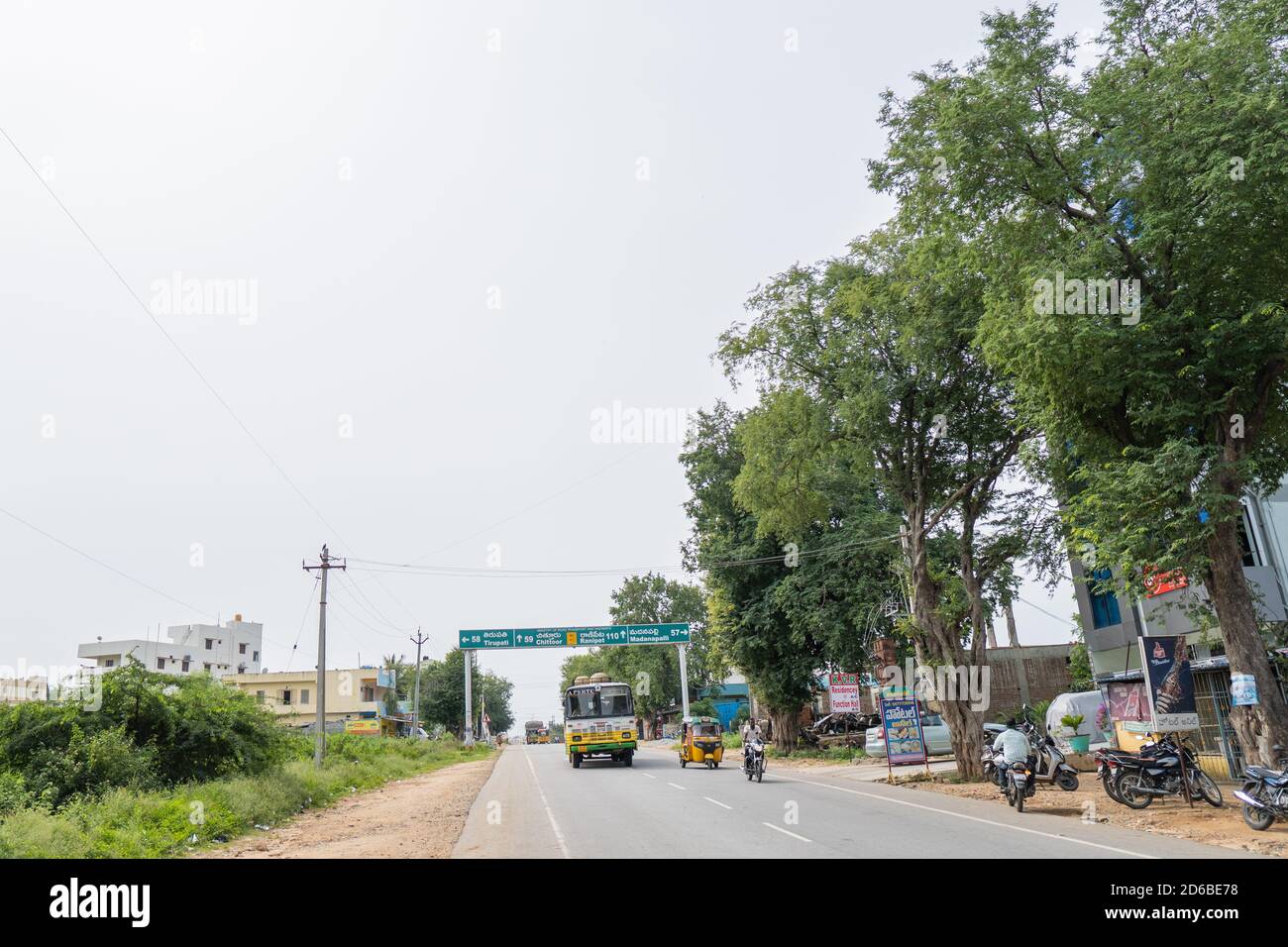 Pileru, Andhra Pradesh, India - Octubre de 03,2020 : autobuses APSRTC que funcionan después del cierre covid Foto de stock