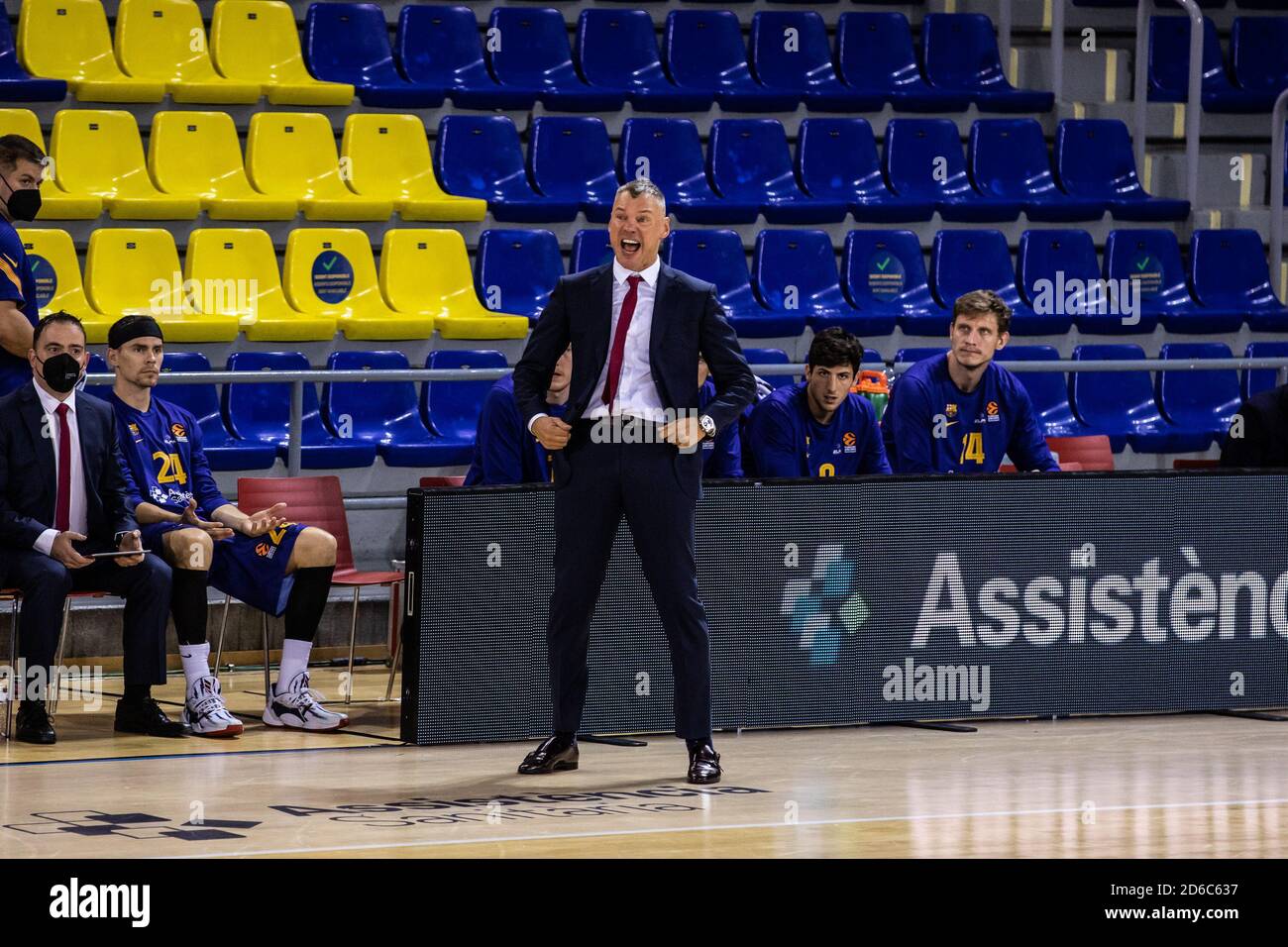 Muñeco de peluche firma agujero arunas Jasikevicius, entrenador del FC Barcelona durante el partido de baloncesto de la Euroliga de Turkish Airlines entre el FC Barcelona y Panathinaikos OPAP o Fotografía de stock - Alamy Muñeco de peluche firma agujero arunas Jasikevicius, entrenador del FC Barcelona durante el partido de baloncesto de la Euroliga de Turkish Airlines entre el FC Barcelona y Panathinaikos OPAP o Fotografía de stock - Alamy