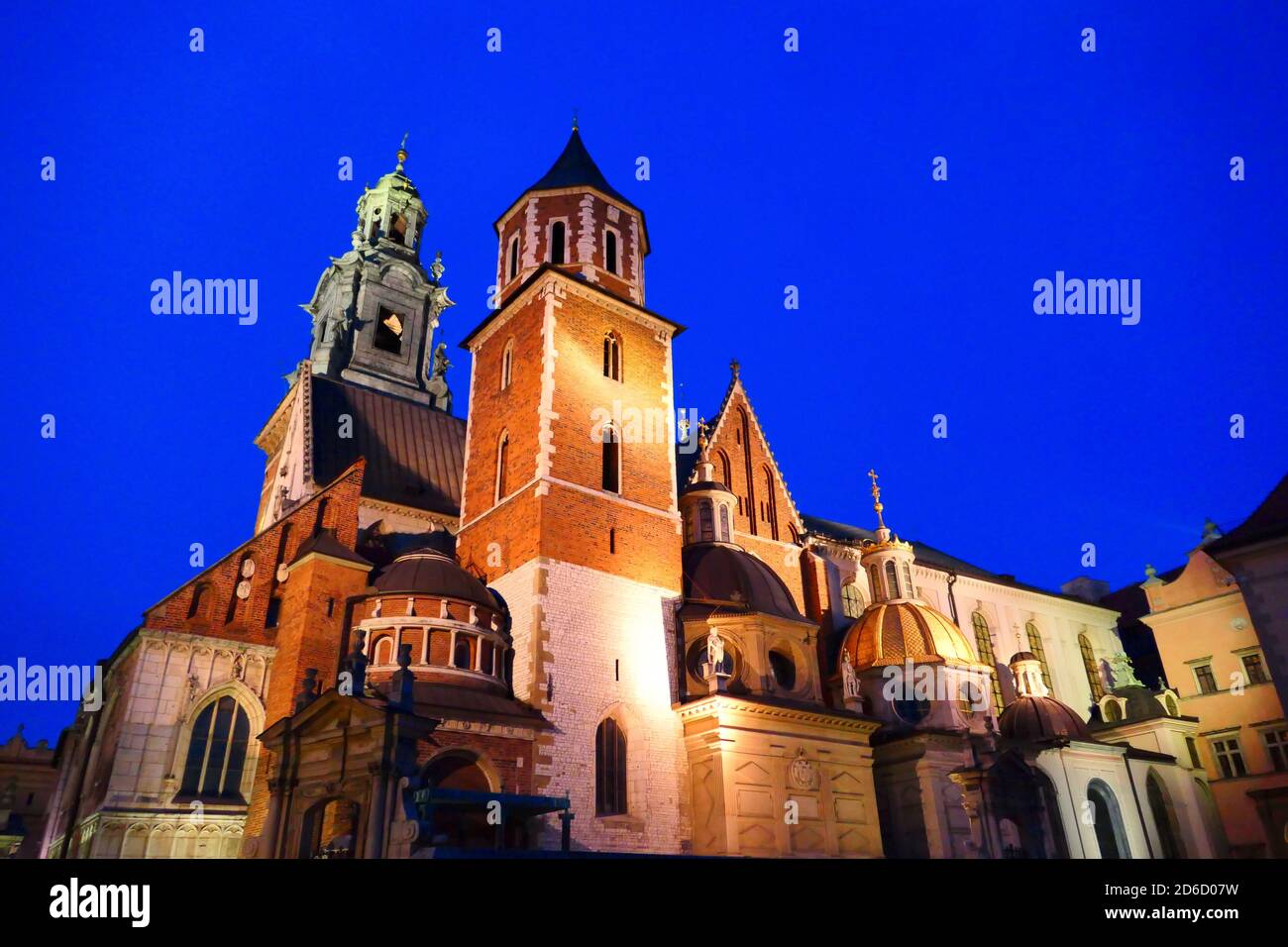 Castillo de Wawel por la noche. Cracovia, Polonia. Foto de stock