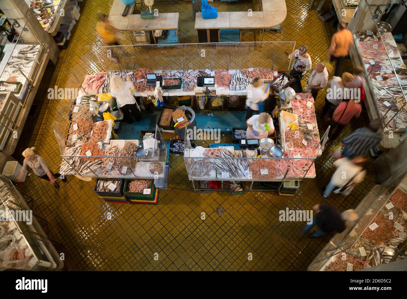 18.06.2020, Rijeka, Primorje-Gorski Kotar, Croacia - en el antiguo mercado de pescado en el puerto. 00A200618D079CAROEX.JPG [VERSIÓN MODELO: NO, PROPIEDAD R Foto de stock