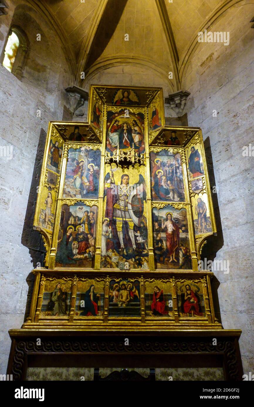 Interior de la Catedral de Valencia Altarpiece Edad Media España Foto de stock