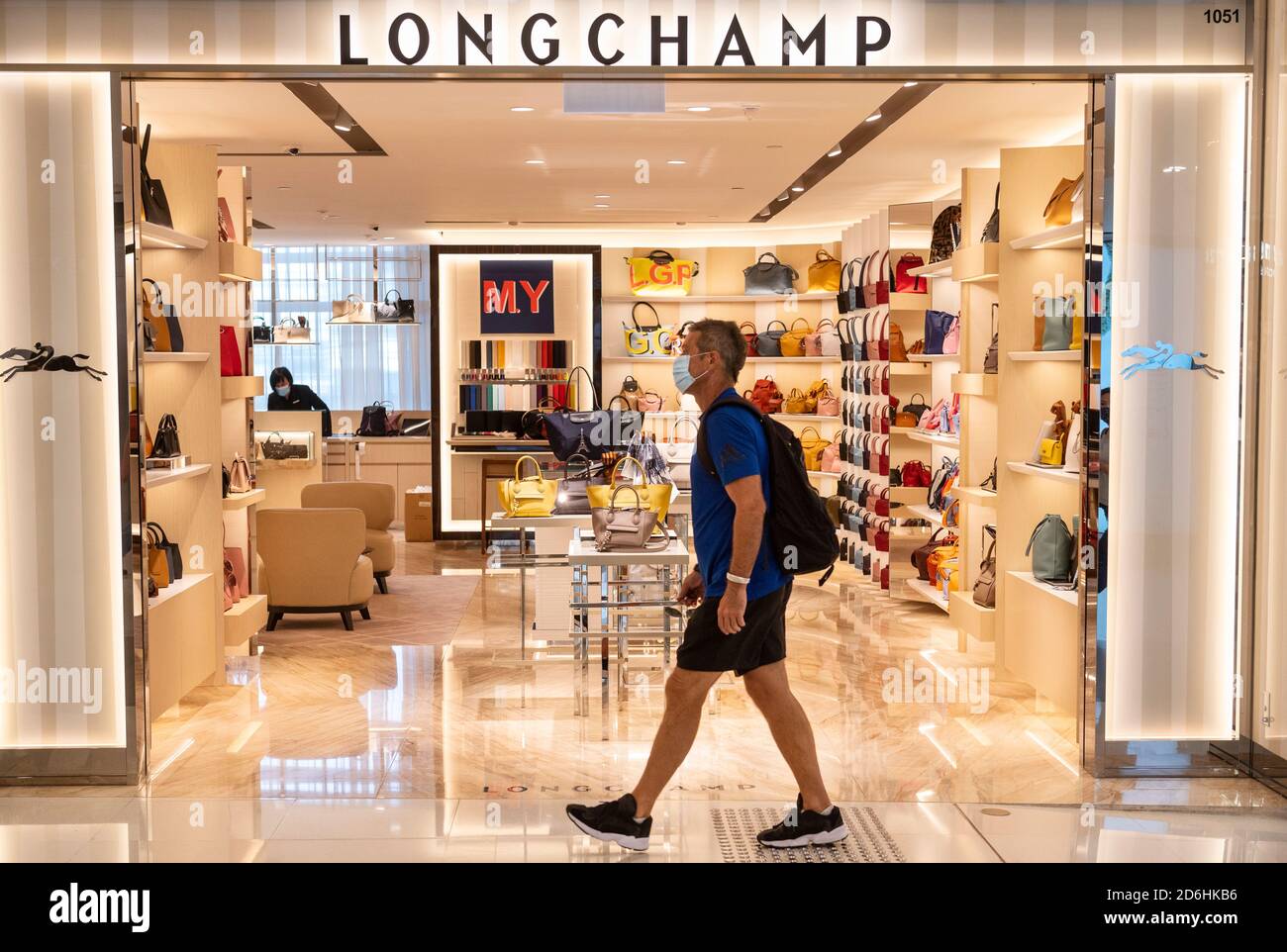 La Marca francesa de moda de lujo Longchamp tienda visto en Hong Kong  Fotografía de stock - Alamy