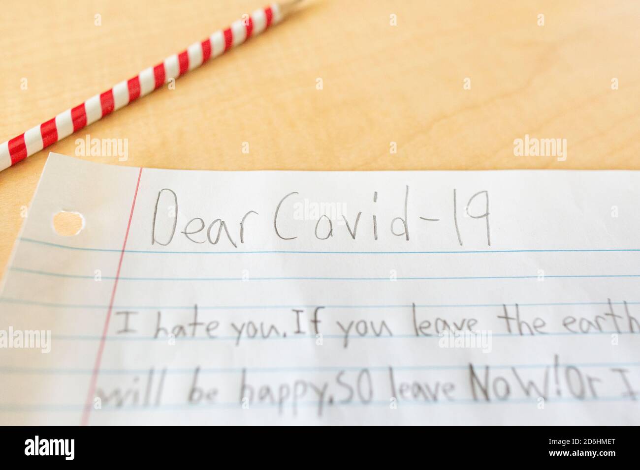 Carta escrita por Student a Covid-19 durante la pandemia del Coronavirus Foto de stock