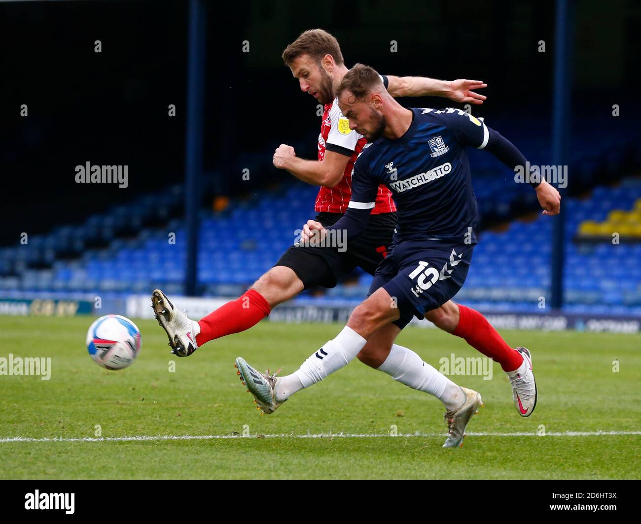 Southend, Reino Unido. 17 de octubre de 2020. SOUTHEND, INGLATERRA - OCTUBRE 17: Brandon Goodship of Southend United durante la Liga dos entre Southend United y Cheltenham Town en Roots Hall Stadium, Southend, Reino Unido el 17 de octubre de 2020 crédito: Acción Foto Sport/Alamy Live News Foto de stock