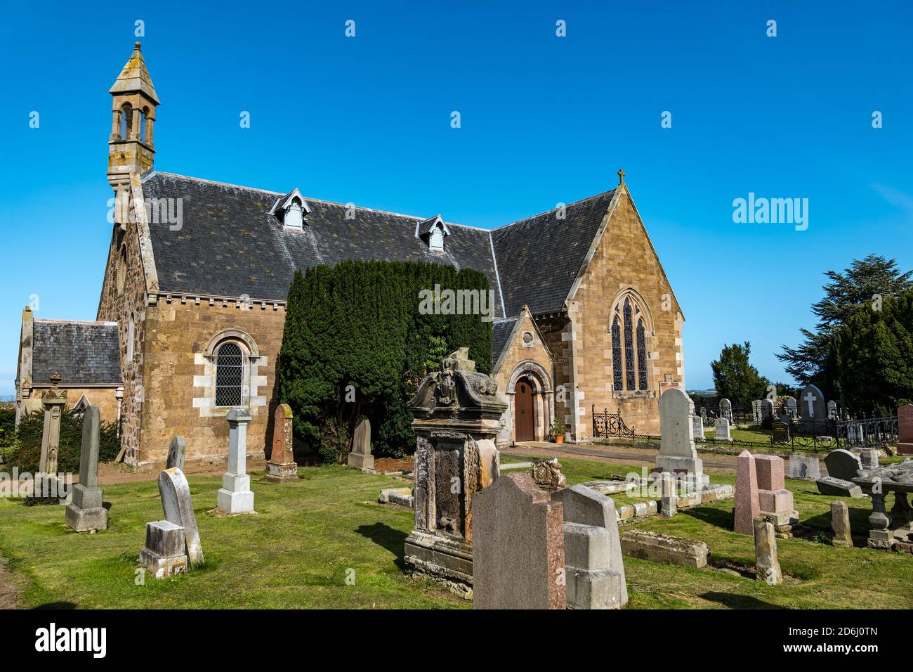 Iglesia parroquial y cementerio del siglo XVIII, Iglesia del pueblo de Athelstaneford, East Lothian, Escocia, Reino Unido Foto de stock