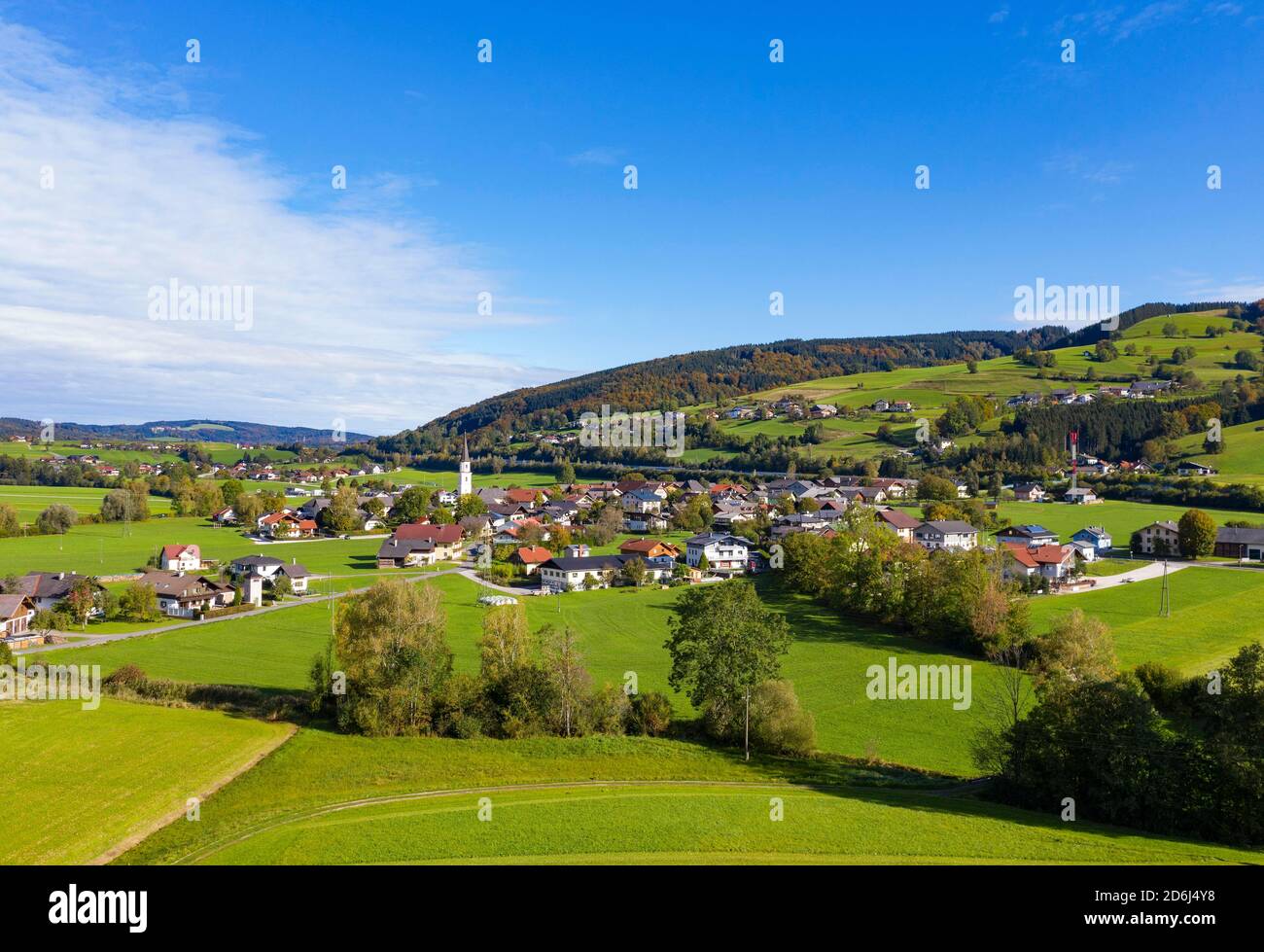 Grabación UAV, Oberwang, Salzkammergut, Alta Austria, Austria Foto de stock