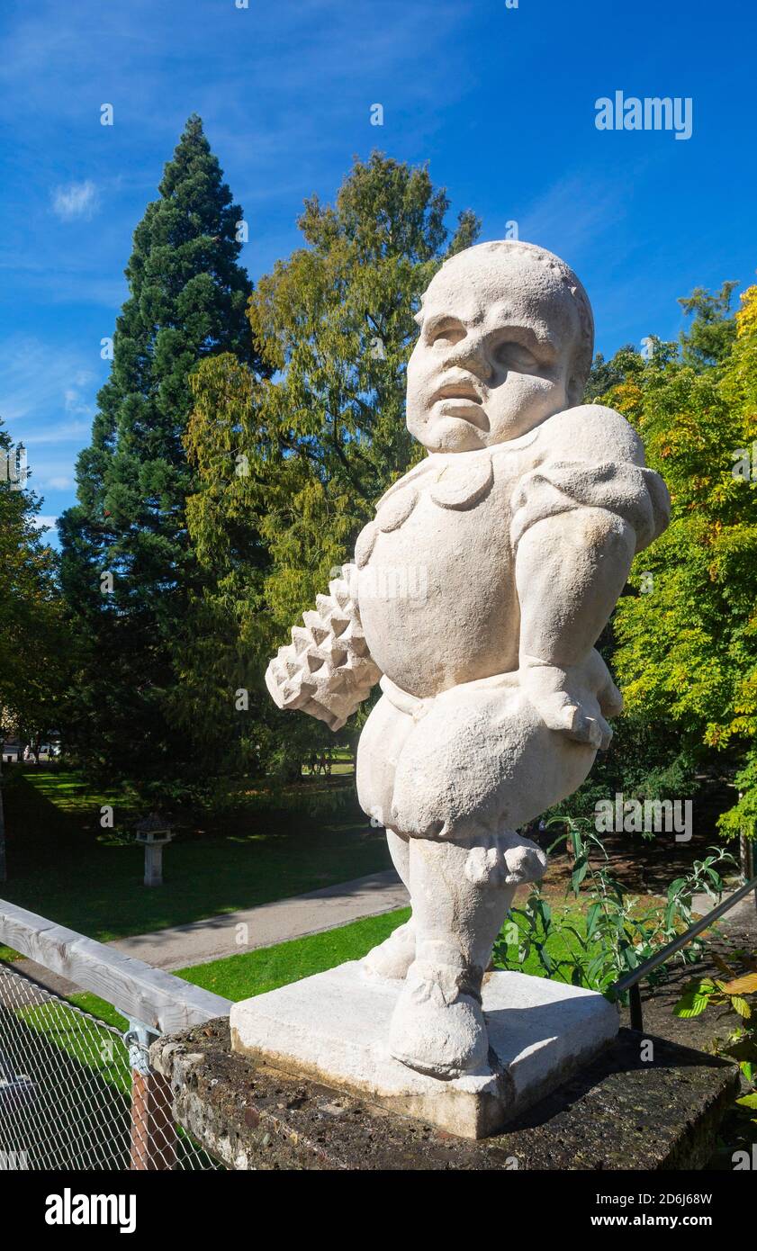 Enano con mangas roces, jardín Dwarf en el jardín Mirabell, Salzburgo, Austria Foto de stock