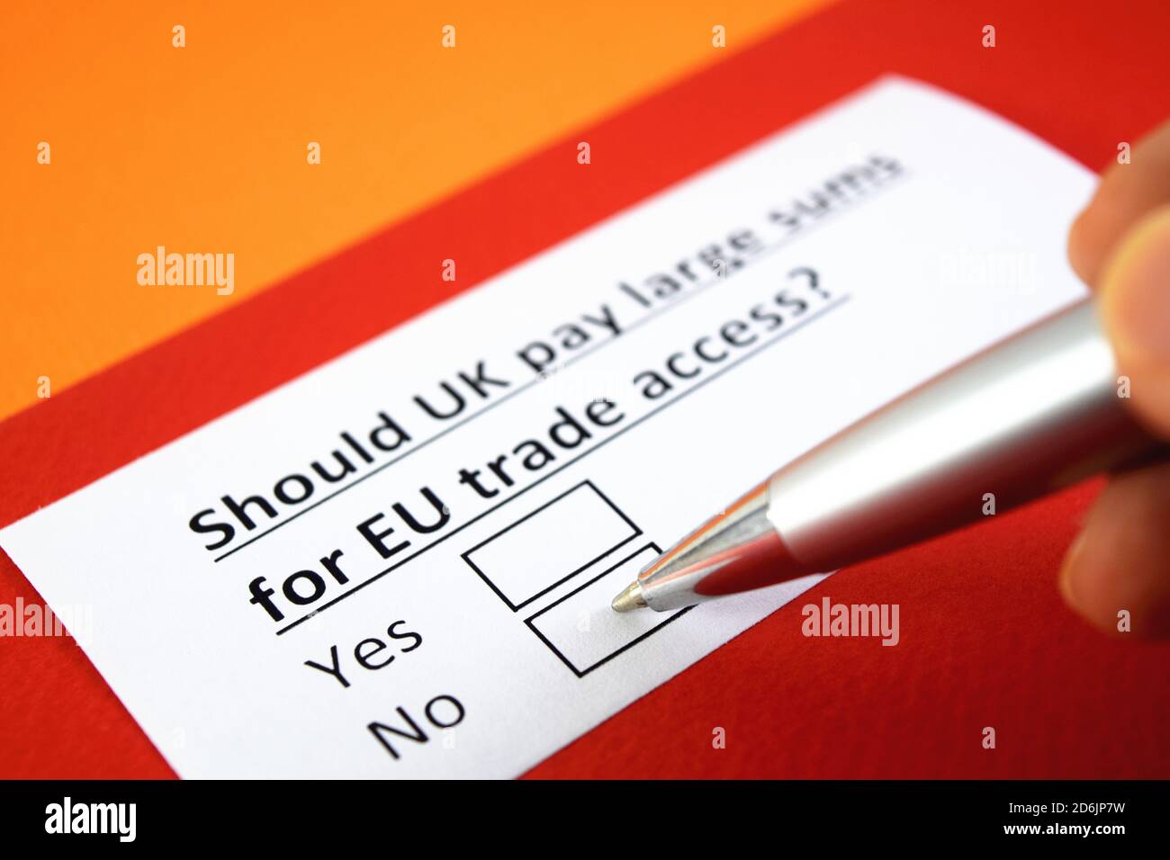 ¿debería el Reino Unido pagar grandes sumas por el acceso al comercio de la UE? ¿Sí o no? Foto de stock