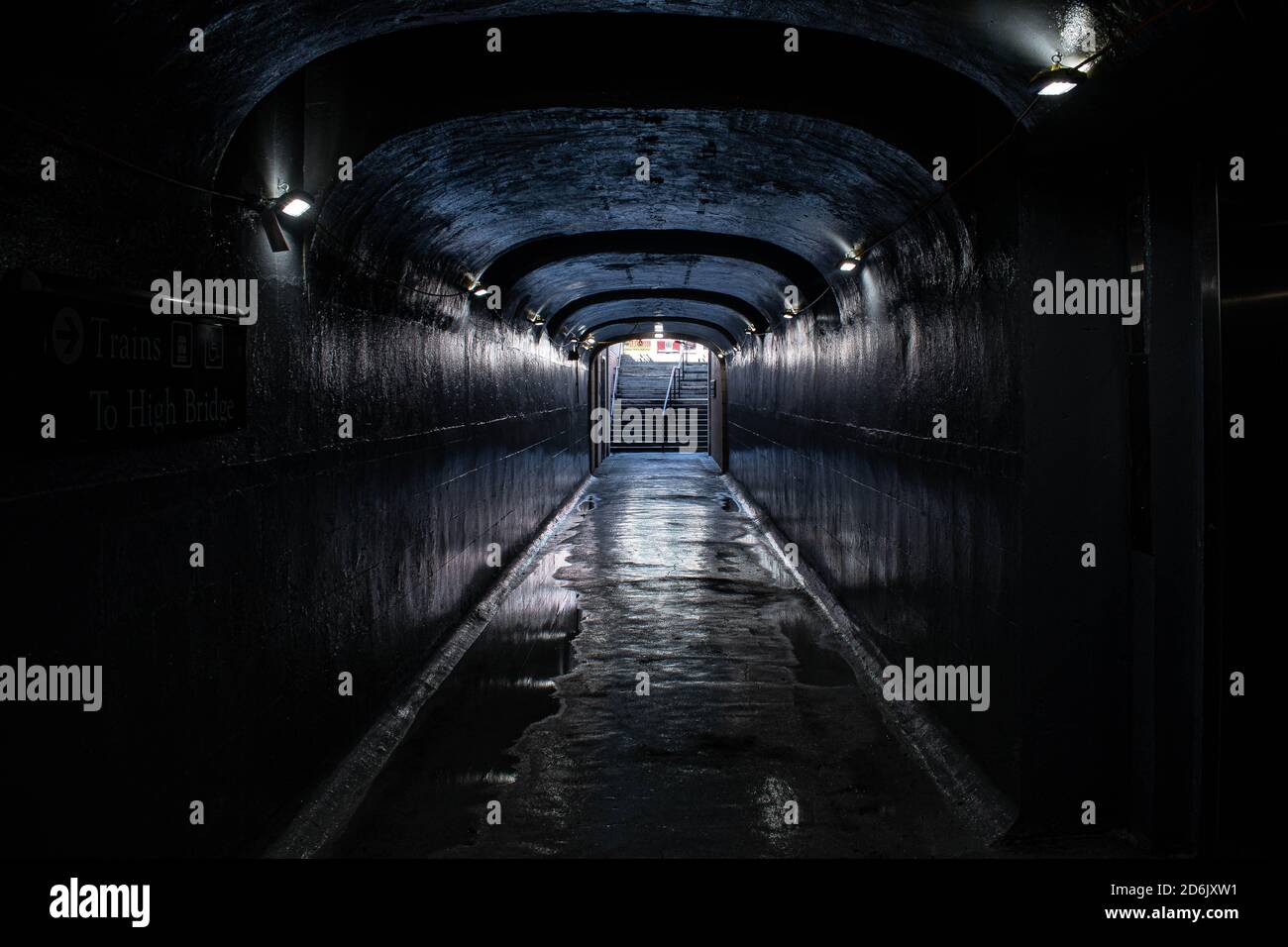 Corredor subterráneo de tránsito de NJ sucio y poco conocido Foto de stock