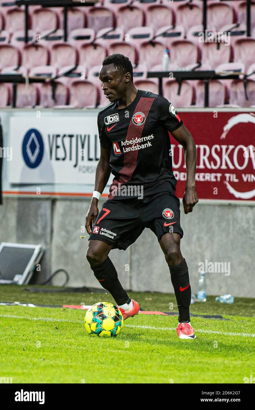 Herning, Dinamarca. 17 de octubre de 2020. Pione Sisto (7) del FC Midtjylland visto durante el 3F Superliga partido entre el FC Midtjylland y Odense Boldklub en MCH Arena en Herning. (Crédito de la foto: Gonzales Photo/Alamy Live News Foto de stock