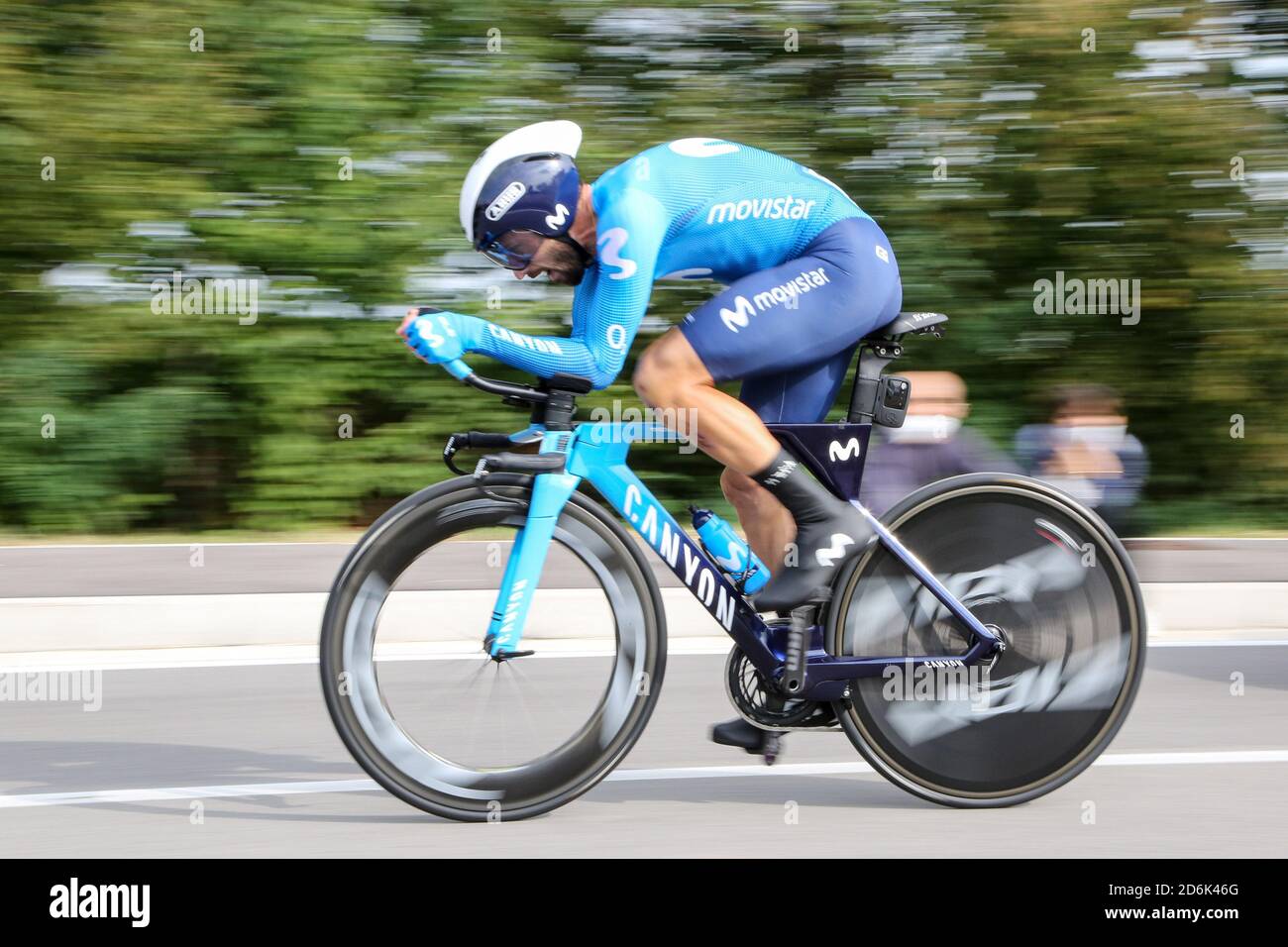 Movistar team fotograf as e im genes de alta resoluci n Alamy