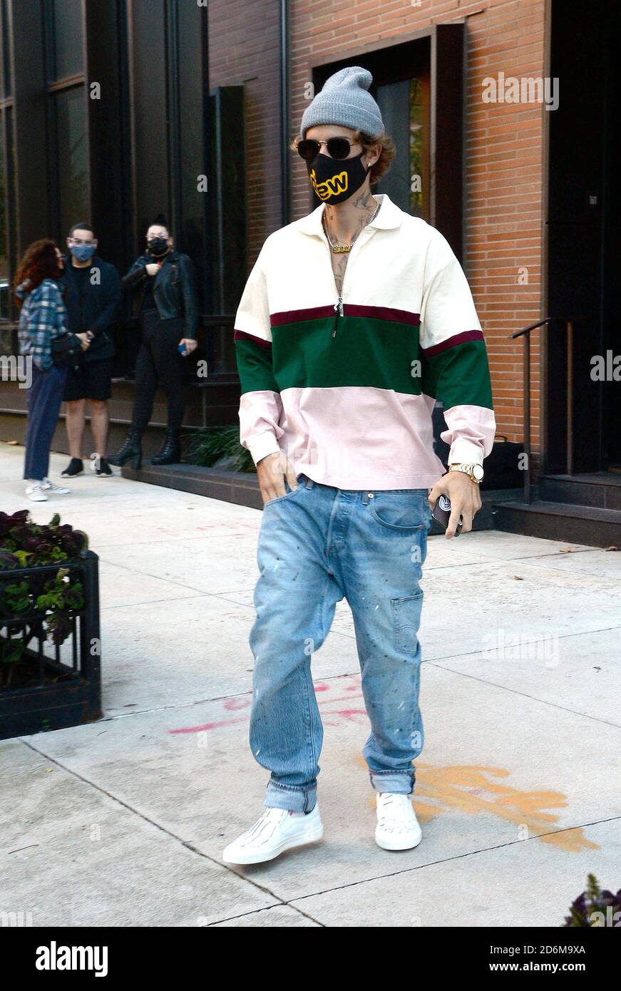 Nueva York, NY, EE.UU. 17 de octubre de 2020. Justin Bieber para Celebrity  Candids - SAT, New York, NY 17 de octubre de 2020. Crédito: Kristin  Callahan/Everett Collection/Alamy Live News Fotografía de