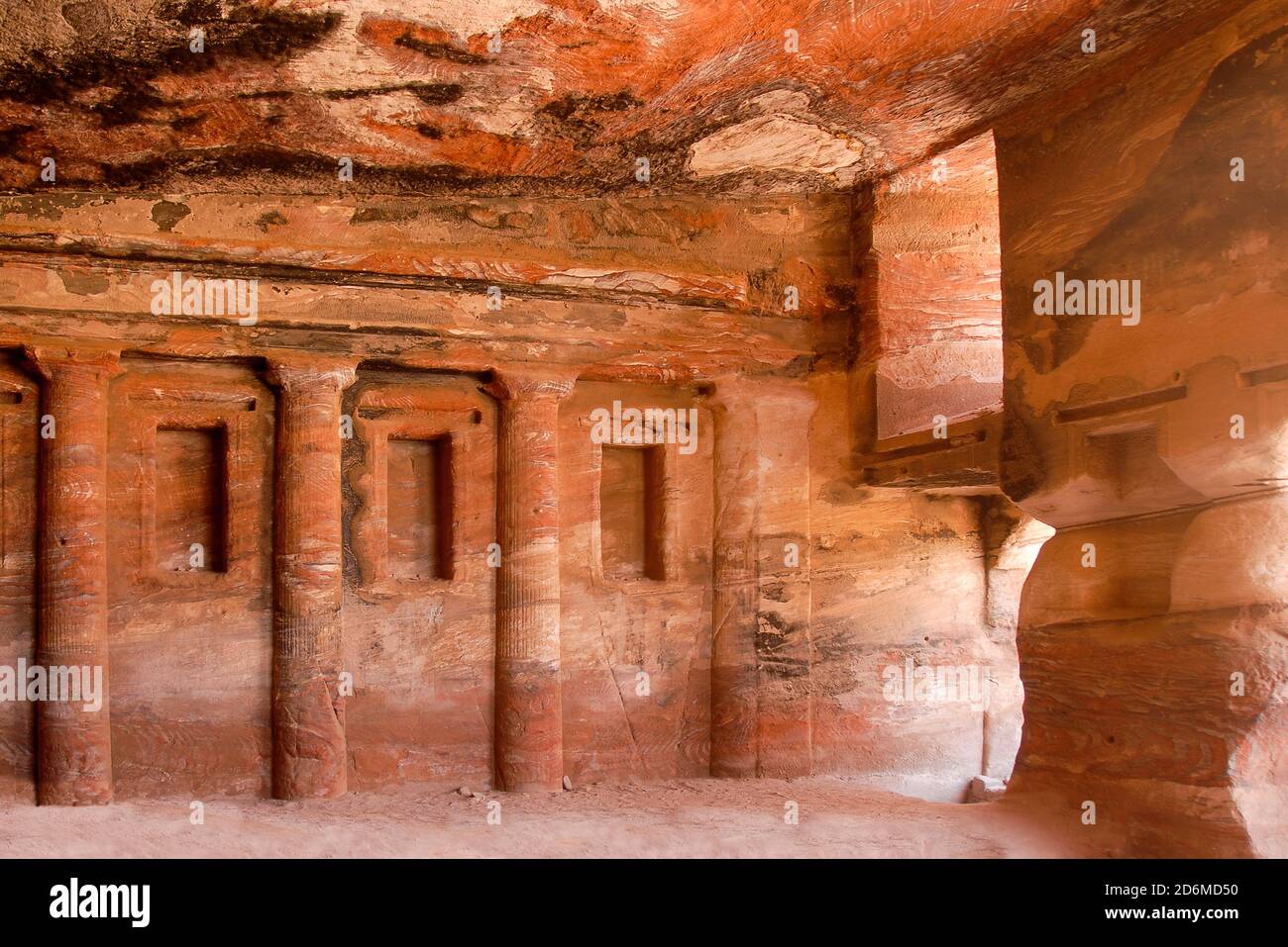 Interior de la Tumba del triclinium, Petra, Jordania. Foto de stock