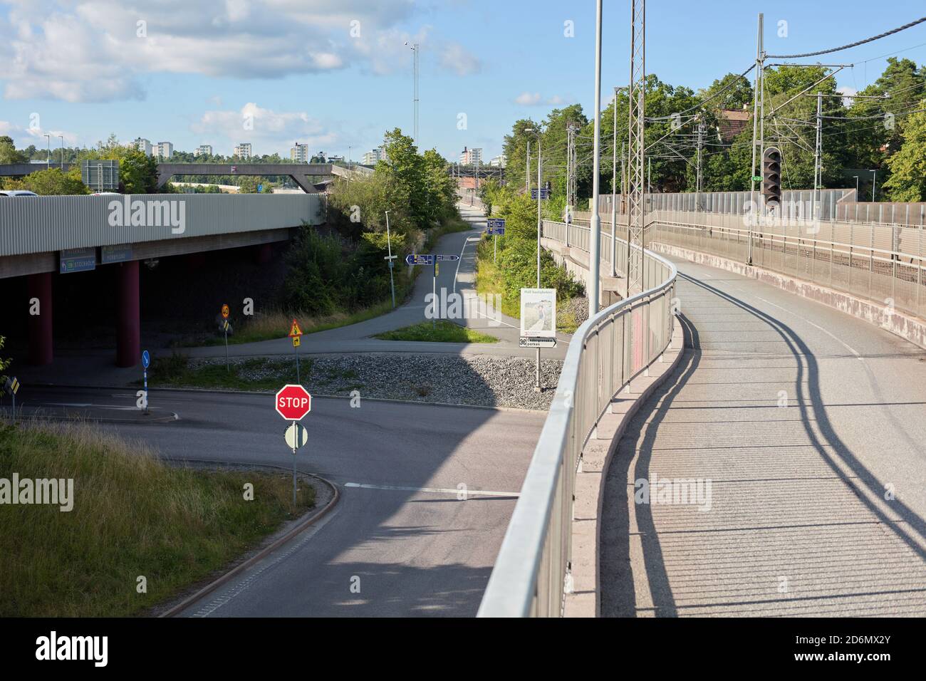 Carreteras y puentes entre Stocksund e Inverness en Danderyd, Estocolmo Foto de stock