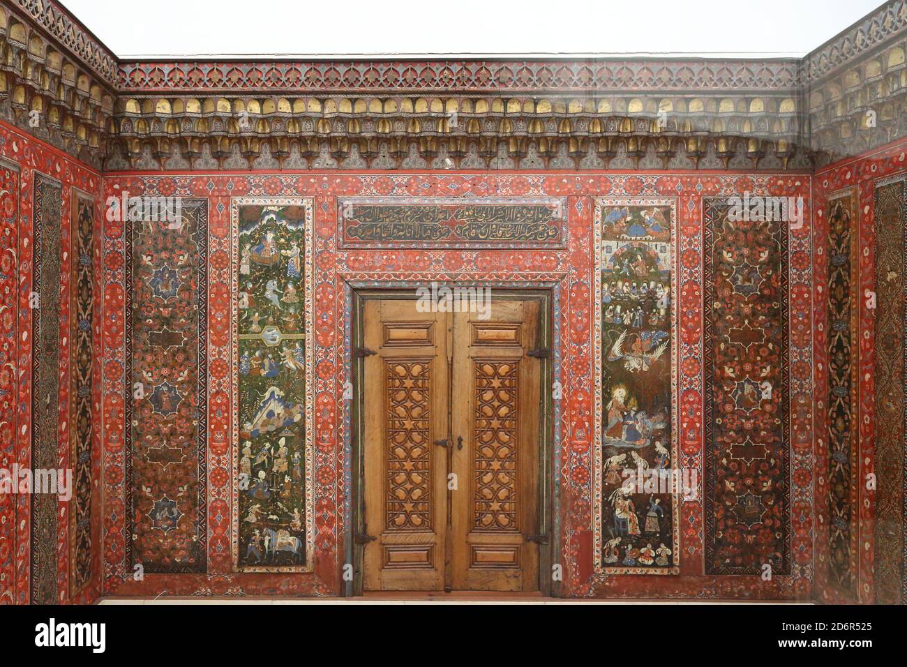 La sala Alepo, de gran decoración, de una casa de un rico comerciante en Alepo, Siria, en la exposición de Arte Islámico en el Museo Pergamon, Berlín, Alemania Foto de stock