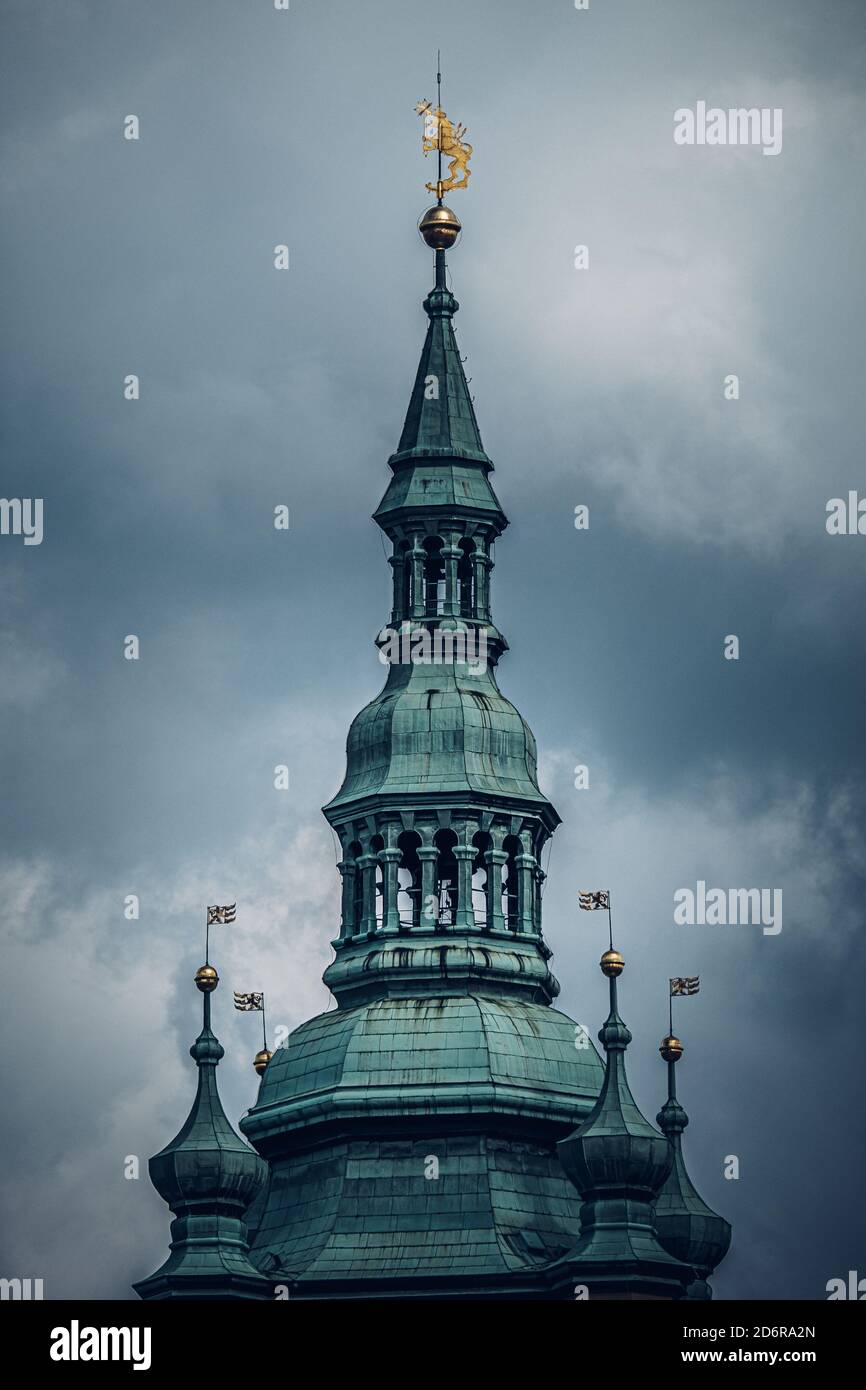 Praga es la capital y la ciudad más grande de la República Checa, la decimotercera ciudad más grande de la Unión Europea y la capital histórica de Bohemia. Foto de stock