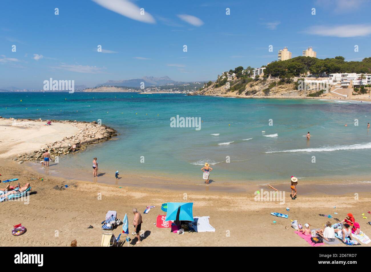El Portet España hermoso pueblo español con playa Costa Blanca Cerca de Moraira con gente Foto de stock