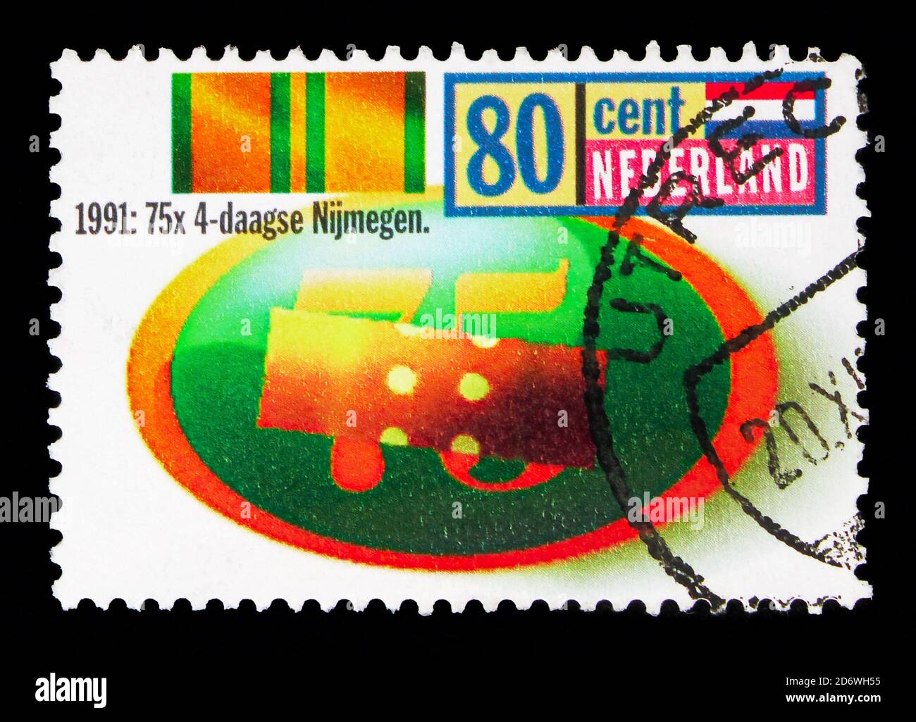 MOSCÚ, RUSIA - 13 DE MAYO de 2018: Un sello impreso en los países Bajos muestra Nijmegen International Four Day Marches, serie, alrededor de 1991 Foto de stock