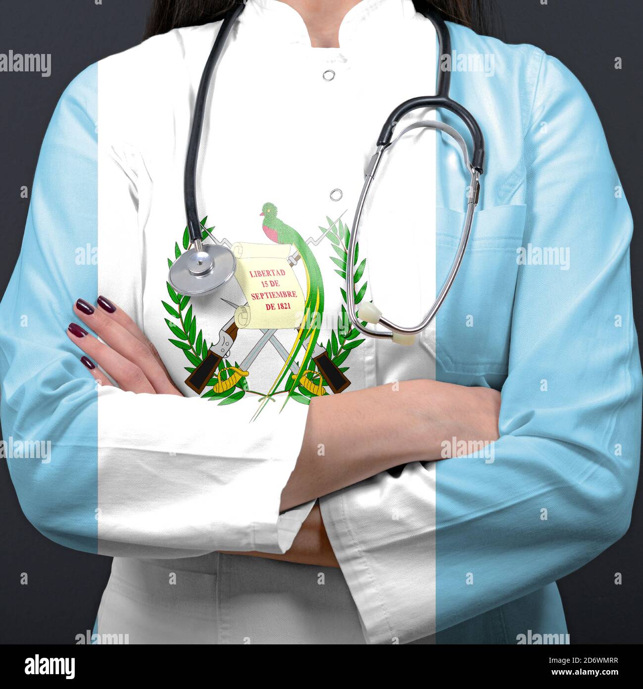 Médico que representa el sistema de salud con la bandera nacional de