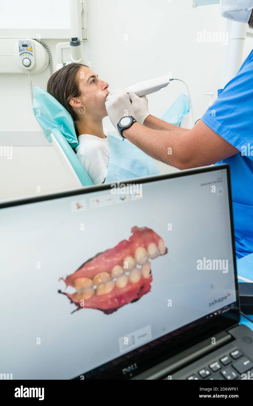 Cámara intraoral fotografías e imágenes de alta resolución - Alamy