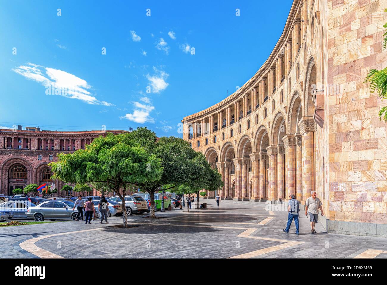 Kentron, Ereván, Armenia - 26 de septiembre de 2019: El edificio en la Plaza de la República la plaza central de la ciudad en Ereván fue el hogar del Ministerio de Transporte A. Foto de stock