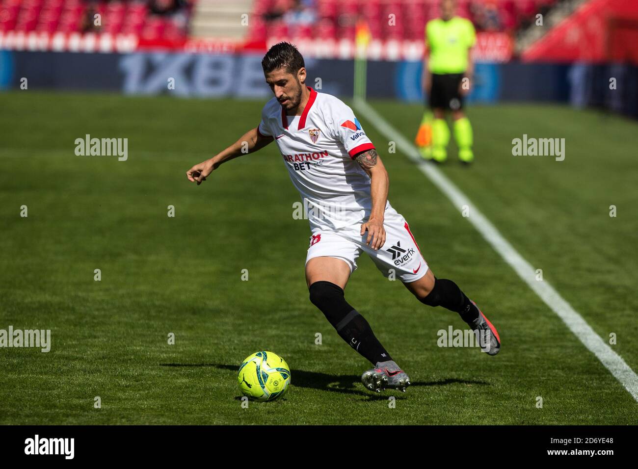 Ergio Escudero de Sevilla durante el campeonato español de fútbol de la Liga entre Granada CF y Sevilla FC el 17 de octubre de 2020 en los Carmenes Foto de stock