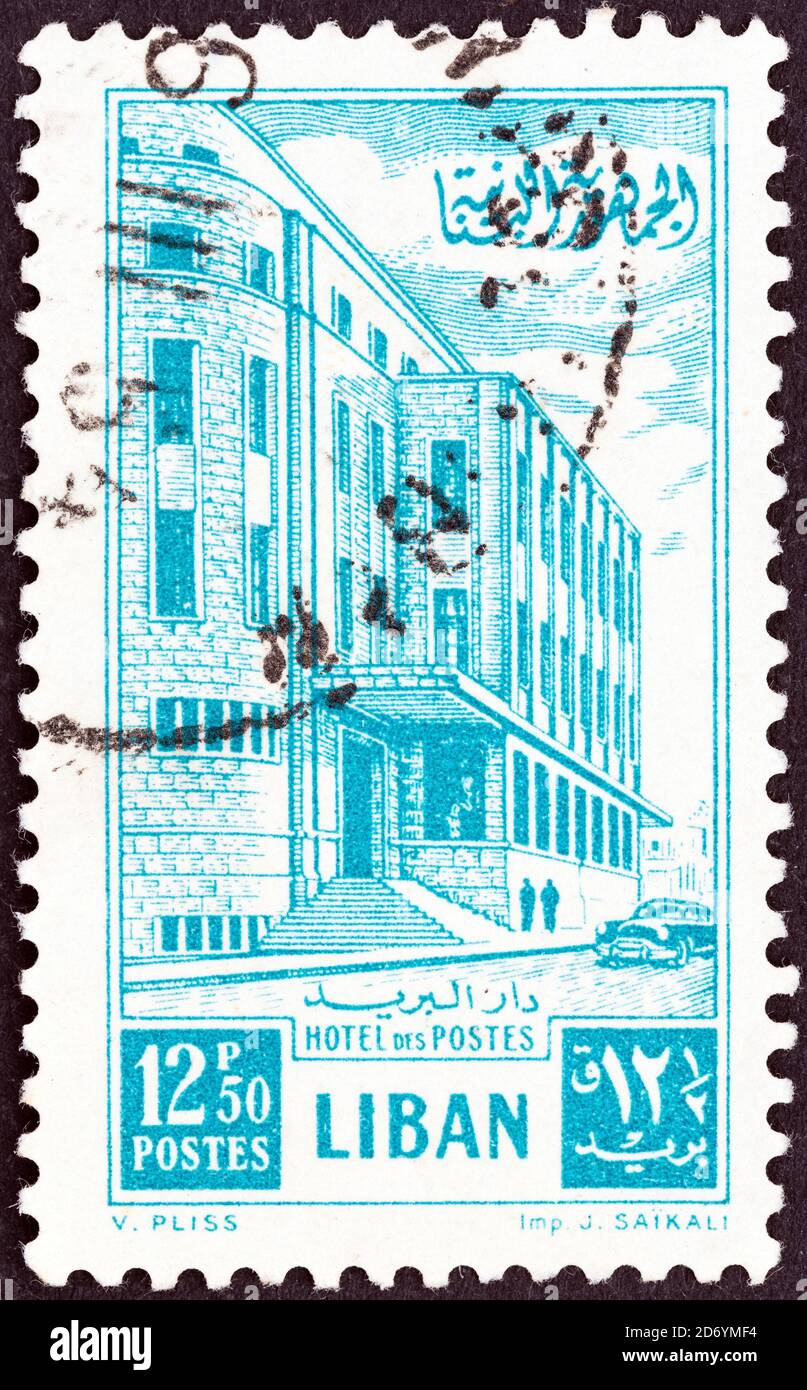 LÍBANO - ALREDEDOR de 1953: Un sello impreso en el Líbano muestra la Oficina General de correos, alrededor de 1953. Foto de stock