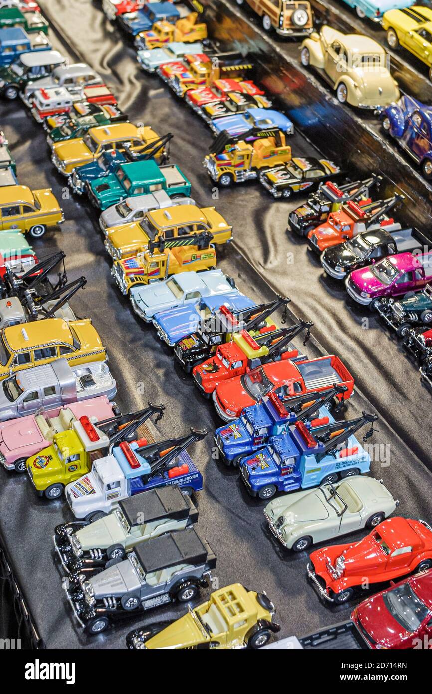 exótico Maestría transmitir Carros de juguete y camiones fotografías e imágenes de alta resolución -  Alamy
