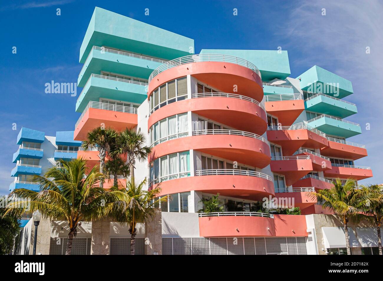 Miami Beach Florida, South Beach, Ocean Drive, apartamentos edificio residencias residenciales, modernos balcones de diseño, Foto de stock