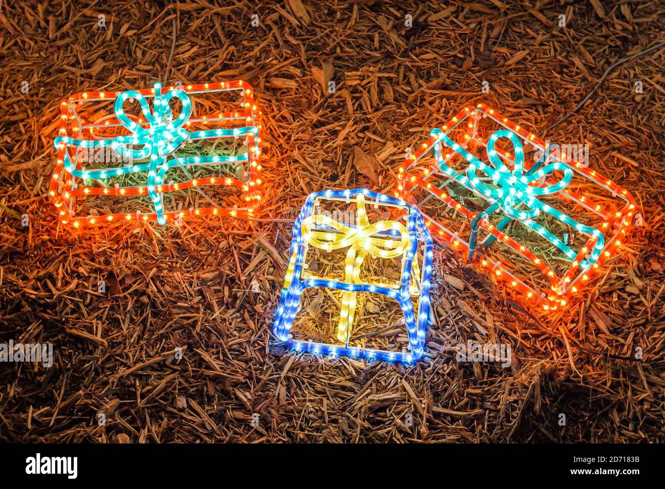 Miami Florida, decoración de Navidad decoraciones vacaciones de invierno, luces iluminación forma regalos, Foto de stock
