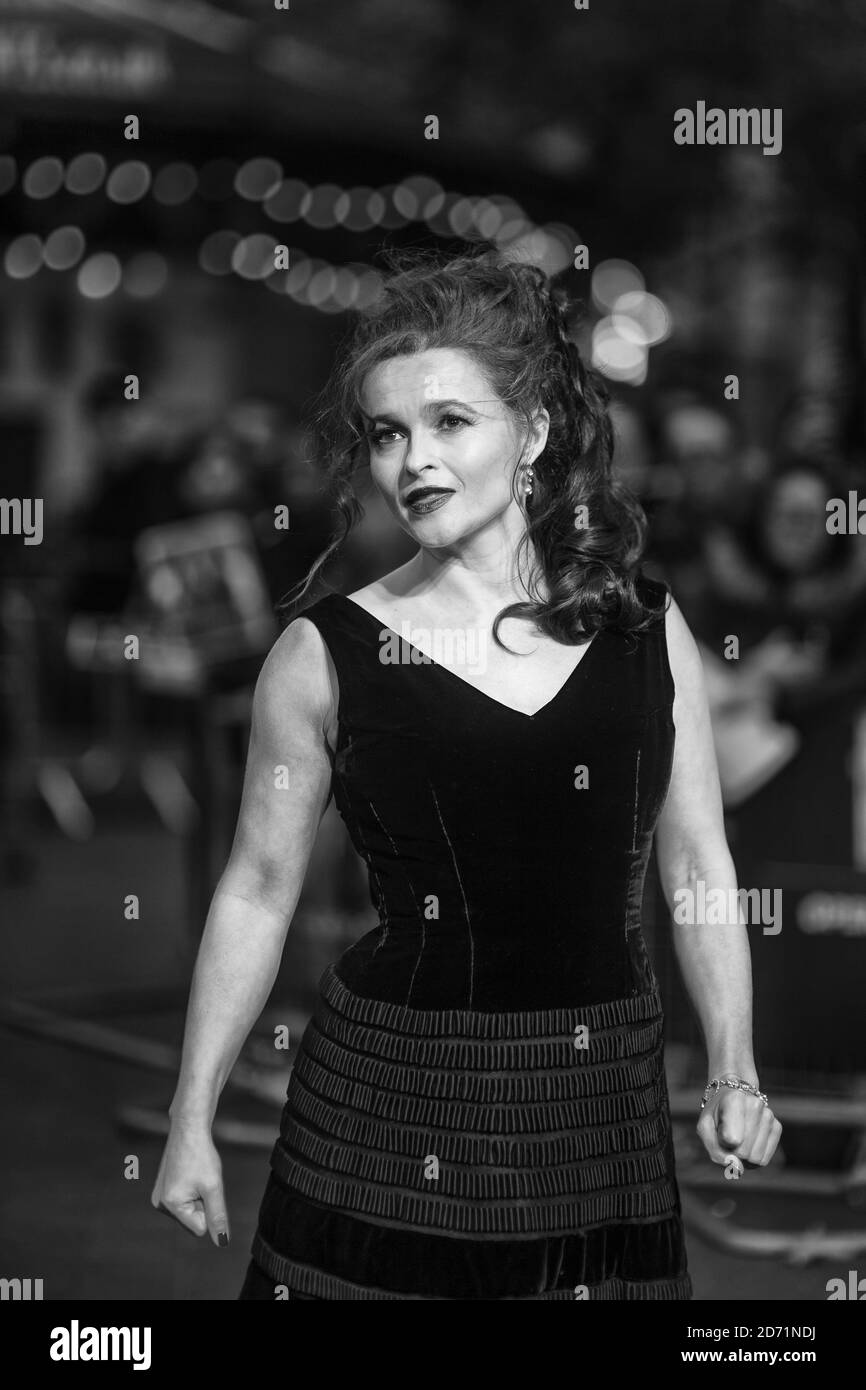 Helena Bonham Carter asiste al estreno de Suffragette celebrado durante el 59º Festival de Cine BFI de Londres en Odeon Cinema en Leicester Square, Londres. ASOCIACIÓN DE PRENSA Foto. Fecha del cuadro: Miércoles 7 de octubre de 2015. El crédito de la foto debe decir: Matt Crossick/PA Wire. Foto de stock