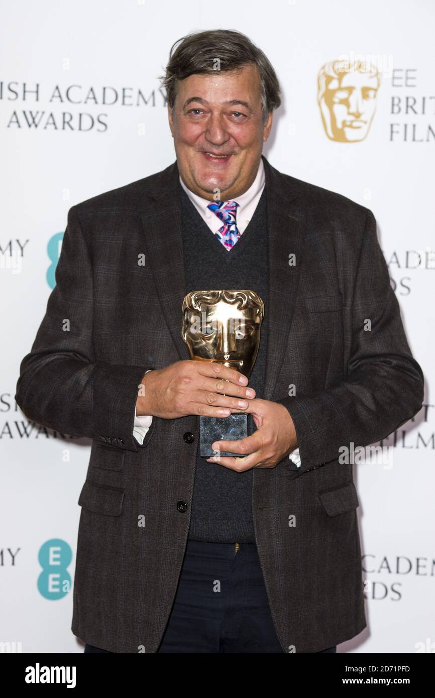 Stephen Fry fotografió en un fotocentro para anunciar las nominaciones para los EE British Academy Film Awards en 2016, en Bafta, en el centro de Londres. Foto de stock