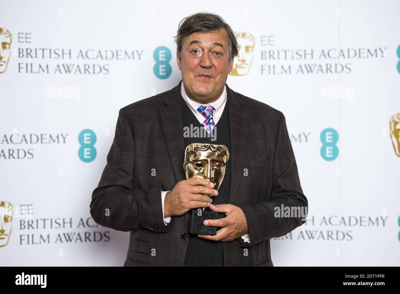 Stephen Fry fotografió en un fotocentro para anunciar las nominaciones para los EE British Academy Film Awards en 2016, en Bafta, en el centro de Londres. Foto de stock