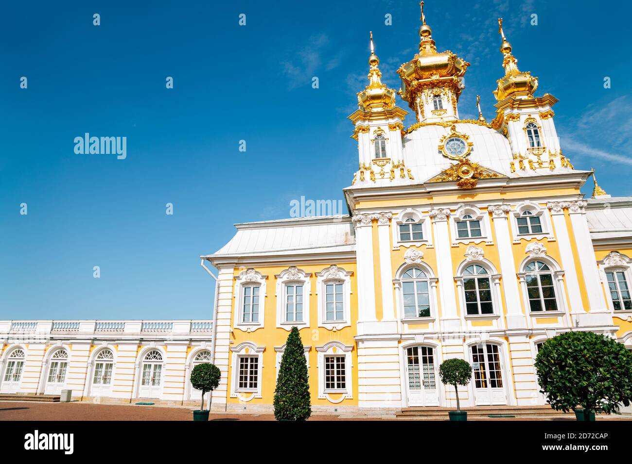 Iglesia de Palacio Peterhof en San Petersburgo, Rusia Foto de stock
