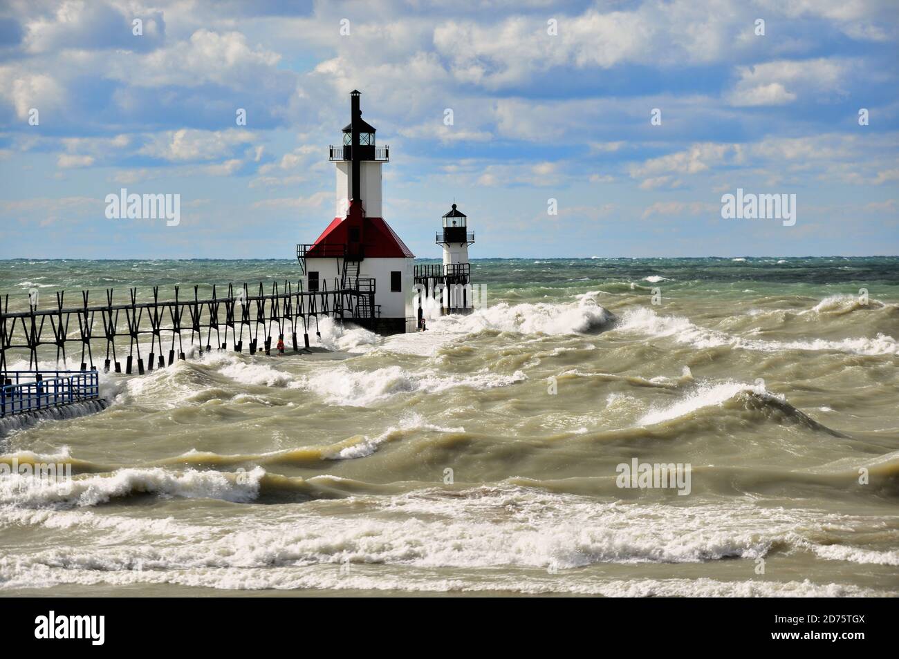 San José, Michigan, EE.UU. Las luces interiores y exteriores del muelle de San José. El faro St. Joseph o el faro North Inner Pier. Foto de stock
