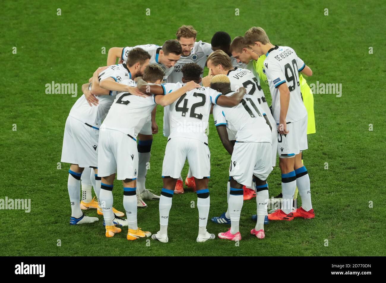 Los jugadores de lub Brugge se estrellan ante la Liga de Campeones de la UEFA, el escenario de grupo, el partido de fútbol del Grupo F entre Zenit y el Club Brugge el 20 de octubre de 2020 en Foto de stock