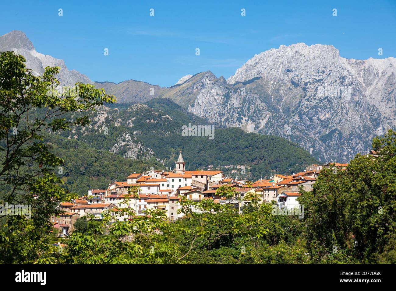 El pueblo de Pariana en los Alpes Apuanos, Italia Fotografía de stock