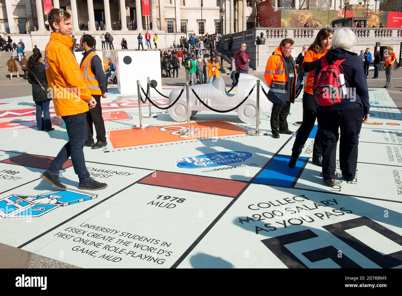 Juego de mesa gigante Monopoly en Trafalgar Square, para el London Games  Festival para celebrar la historia de los juegos en el Reino Unido  Fotografía de stock - Alamy