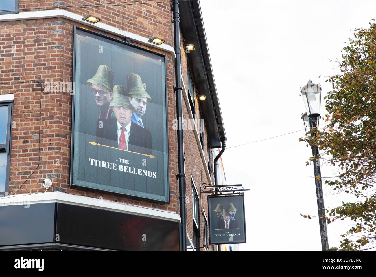 LIVERPOOL, Reino Unido - Octubre de 2020: El James Atherton Pub en Merseyside ha sido nombrado de nuevo los tres Bellends en protesta contra el Gobierno del Reino Unido Foto de stock