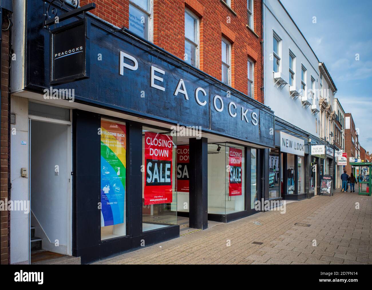Peacoks Store - Peacoks Shop - Peacoks Store en Newmarket Suffolk cerrando la venta. Parte del grupo Edinburgh Woolen Mill. Foto de stock